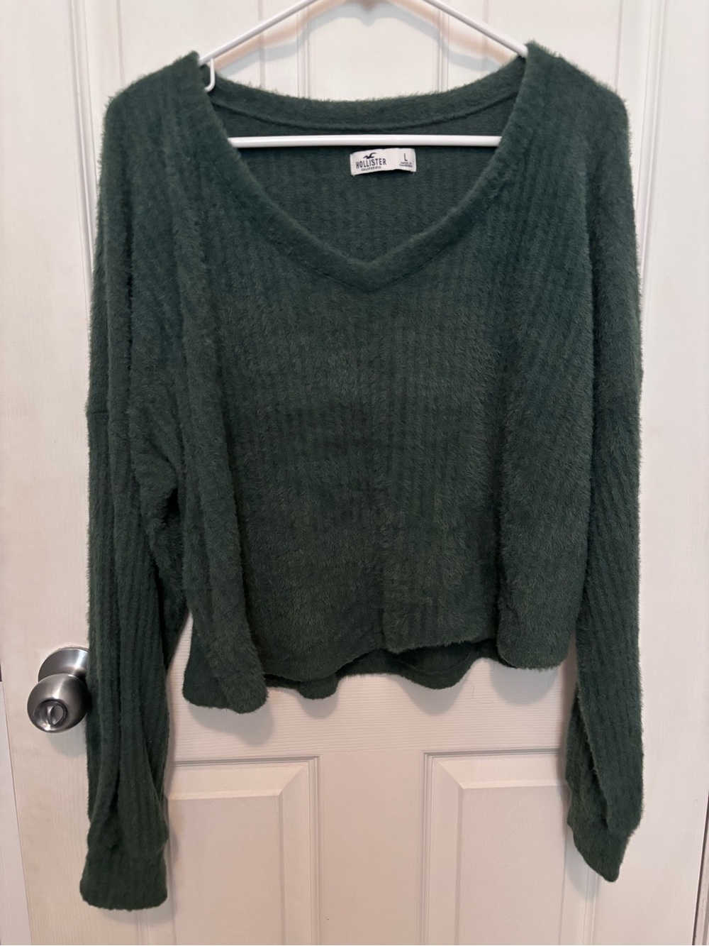 Hollister Fuzzy Eyelash Knit Cropped V-Neck Grandmacore Sweater Womens Size L